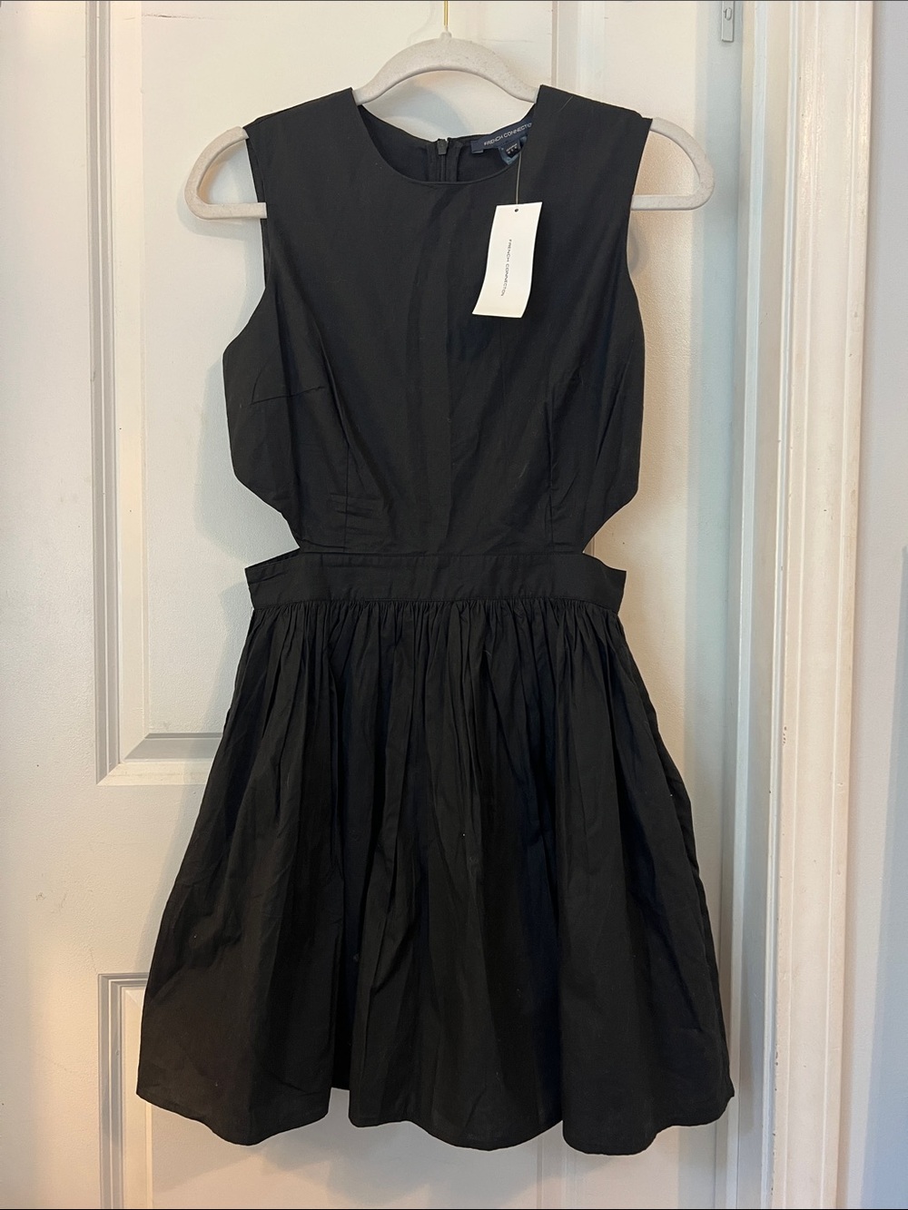 100% Organic Cotton Poplin French Connection Black Sleeveless Cutout Waist Dress